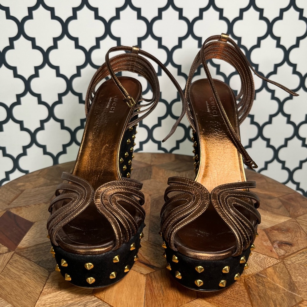 Gucci wedge iconic bronze and black amazing!! Gently used